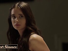 娇小害羞的继女 Gia Paige 喜欢《Sweet Sinner》