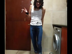 尿尿在牛仔裤里