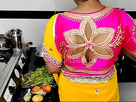 婆婆去市场的时候，科玛尔正在厨房里和她姐夫做爱