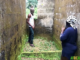 一个喜欢大屌的顽皮女孩，所以总是要求更多