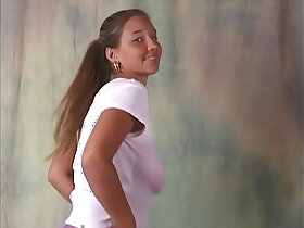 克里斯蒂娜模特大胸弹力18岁