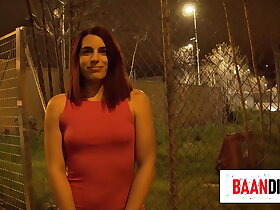 古巴女人想要感受整根鸡巴插入她的阴道，因为金钱让她兴奋