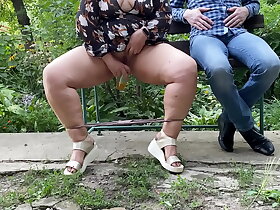 来自我婆婆阴户的热蜜液就在外面