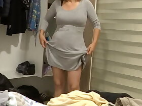 毛茸茸的继母在海滩度假，自慰，尿尿，毛茸茸的阴部，比基尼，性感 - ARDIENTES69