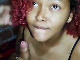 我发现我的侄女在看变态动漫，然后操了她的处女小穴