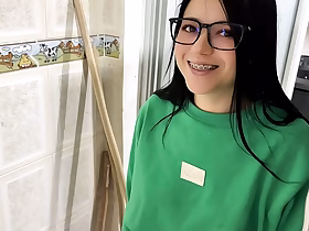 アイスクリームを頼むために隣人の家に行く